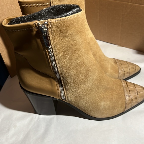 Donald Pliner multimedia booties size 10M - Picture 4 of 8